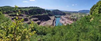 Panoramatic view from Gostry Verkh of Korolevo quarry with Korolevo II site