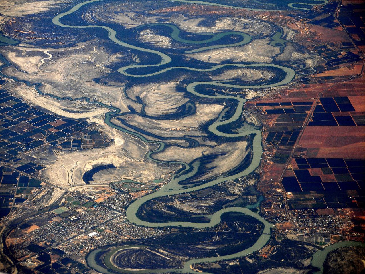 Murray Darling River during the "Millenium" drought from a commercial flight. Credit: Michael Storer, Flickr https://flic.kr/p/4pMVgx https://creativecommons.org/licenses/by-nc/2.0/