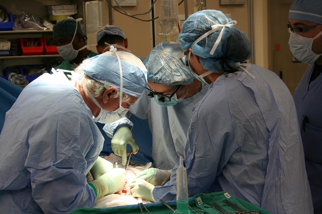 CC-0. https://pixabay.com/photos/surgery-donor-transplantation-1049588/ CC-0. https://pixabay.com/photos/surgery-donor-transplantation-1049588/