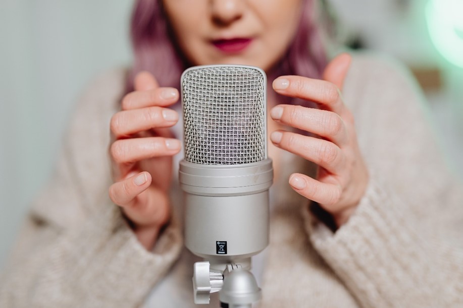 A woman touching a microphone to trigger the Autonomous Sensory Meridian Response (ASMR).  Karolina Grabowska, Pexels, CC0 (https://creativecommons.org/publicdomain/zero/1.0/) 