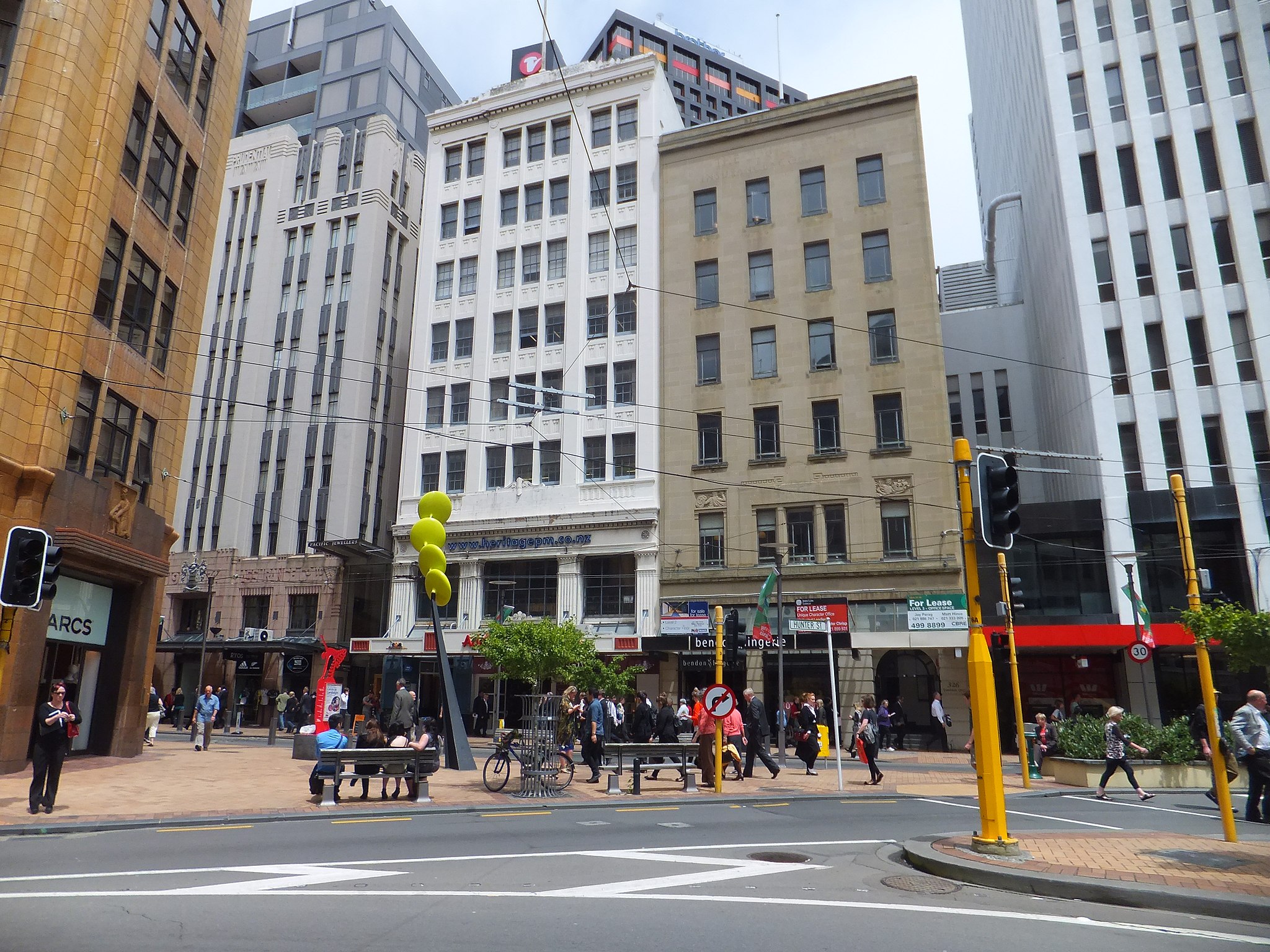 Gruyere, CC BY-SA 3.0 <https://creativecommons.org/licenses/by-sa/3.0>, via Wikimedia Commons