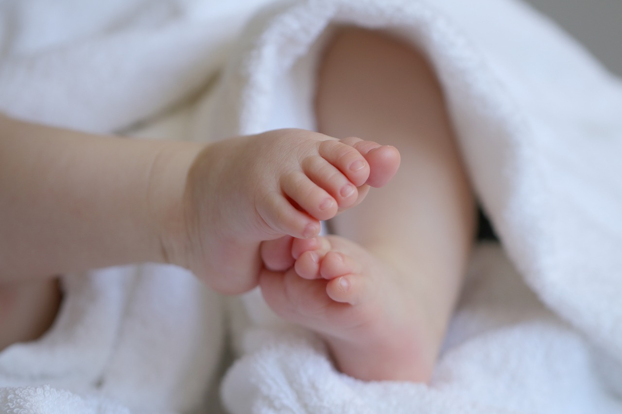 CC-0. https://pixabay.com/photos/baby-child-grandchild-feet-6823431/