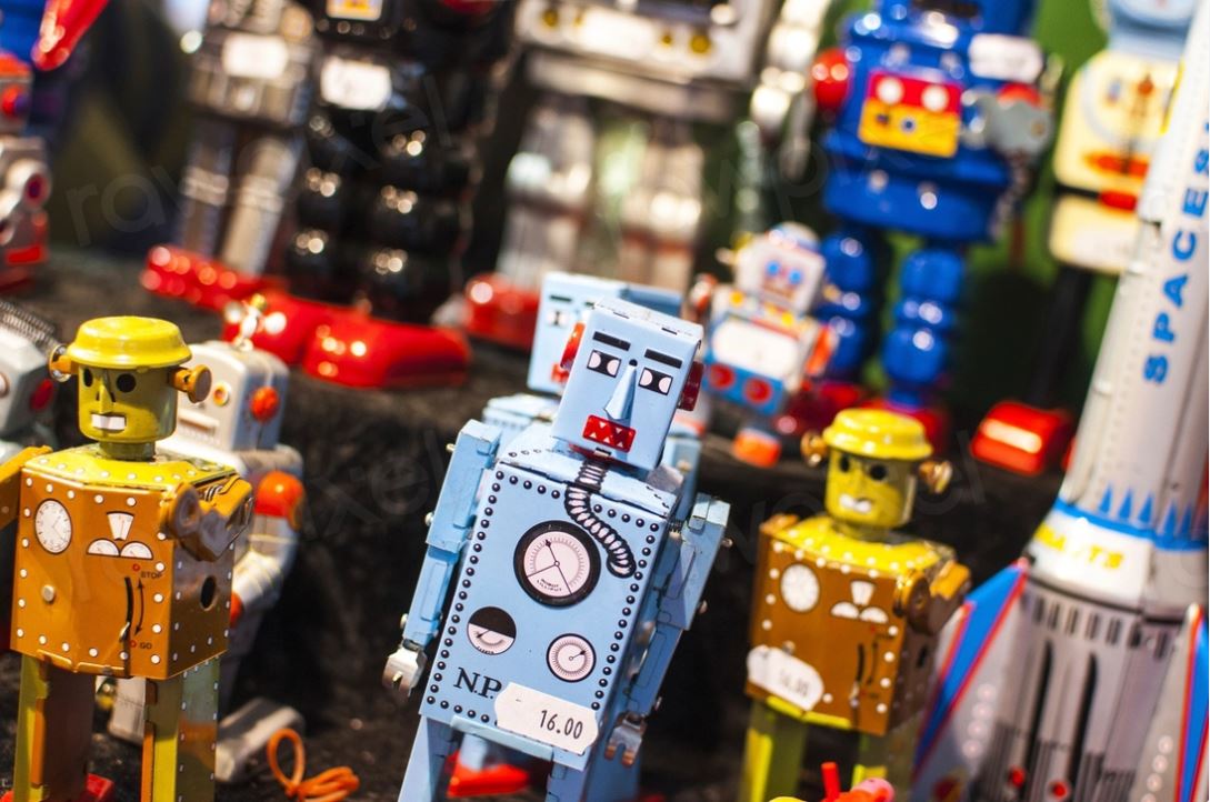 CC-0. https://www.rawpixel.com/image/6033267/robot-toy-free-public-domain-cc0-photo