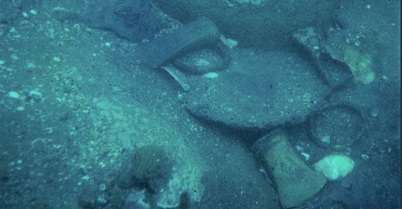 Rochelongue’s underwater site artefacts in-situ during the campaign of 1964 (Source: Cap d’Agde Museum Archive)