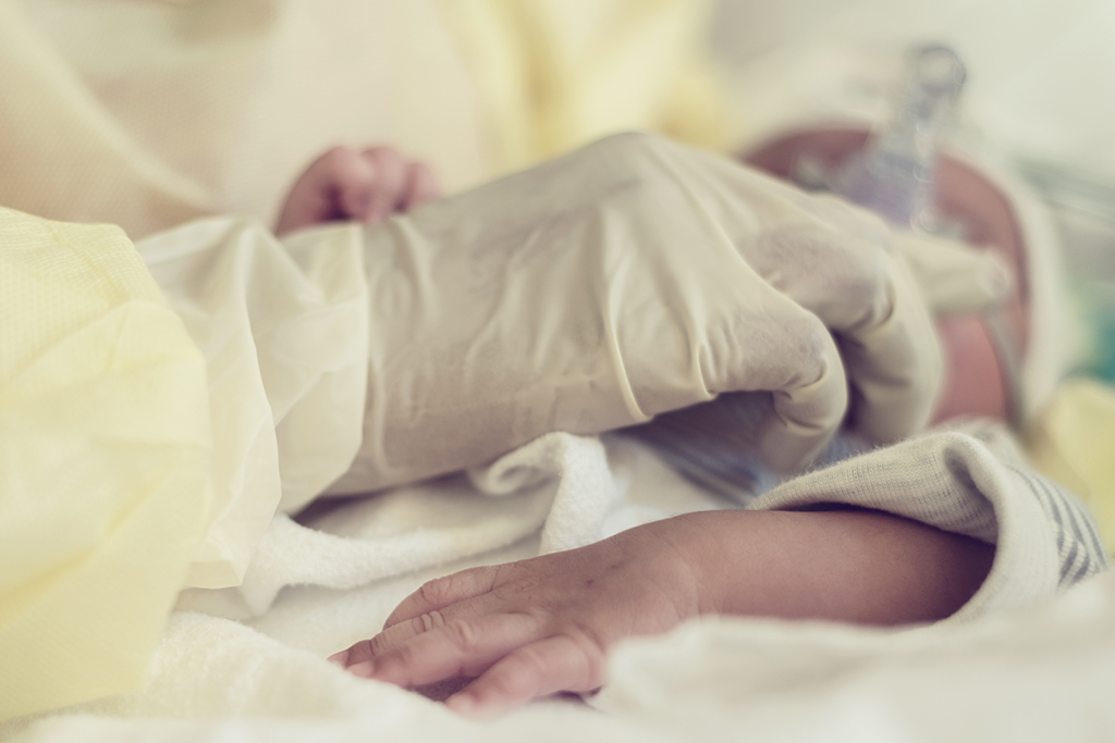 Philippe Put (Flickr) - baby with RSV infection