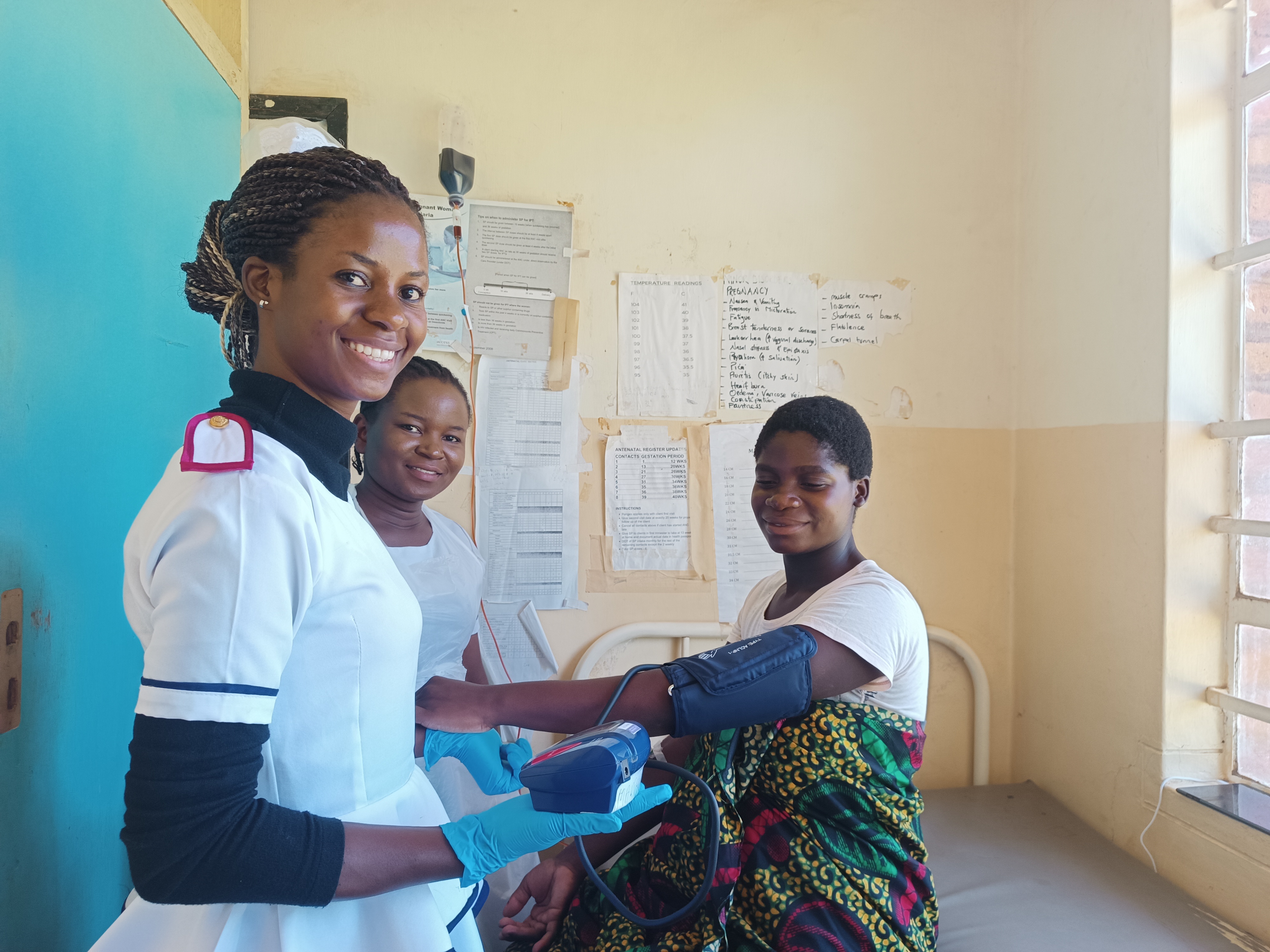 Two nurses monitor the blood pressure of a pregnant study participant who is receiving IV iron as part of the landmark trial.  Credit: Elisabeth Mamani-Mategula, the Training and Research Unit of Excellence (Malawi).
