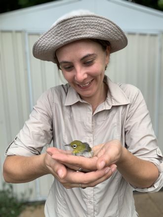 A bird in the hand... Annika Radu in UniSC silvereye research