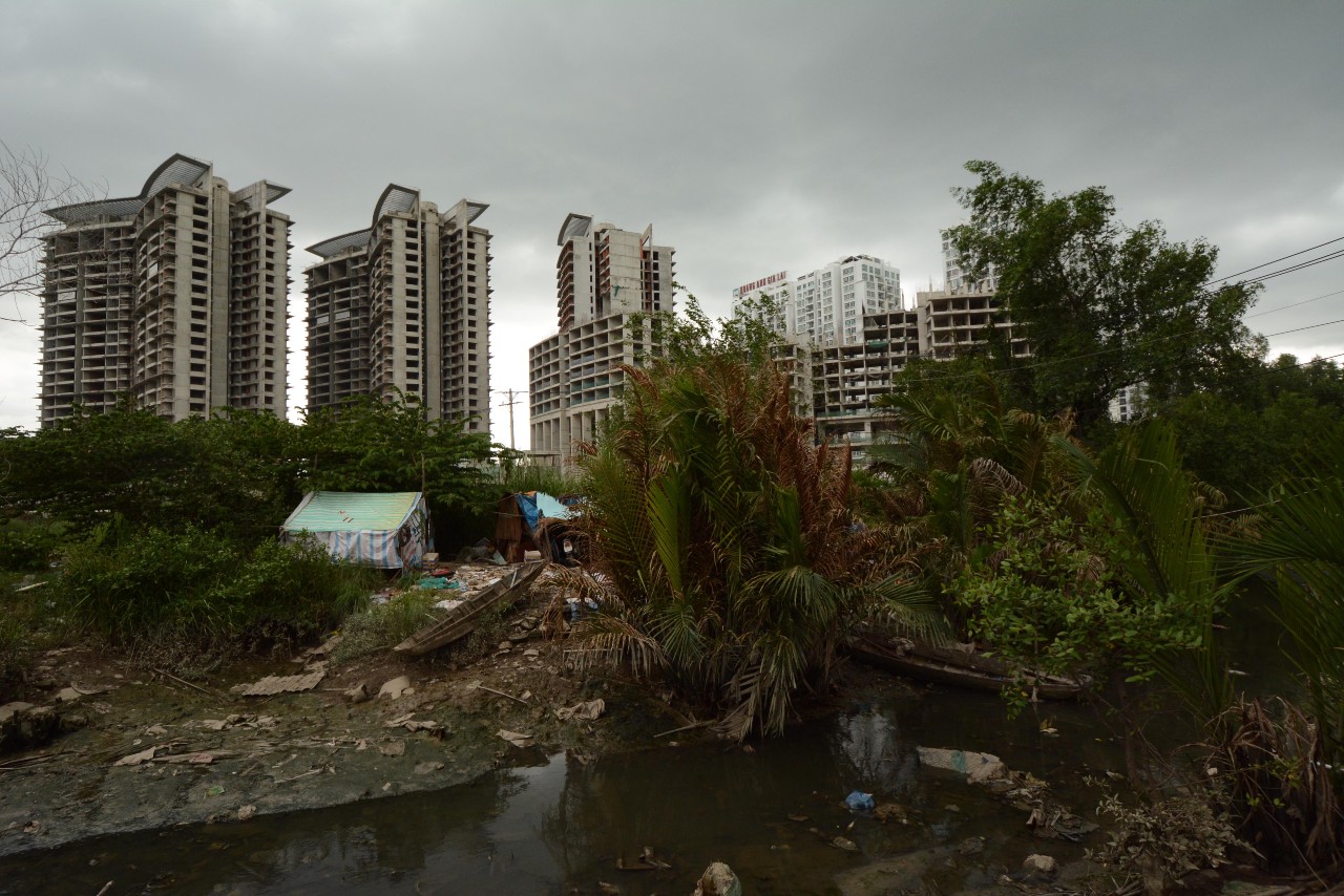 Urban megaproject in Ho Chi Minh City, Vietnam showing its negative impact on local communities and water systems. Photo: Dr Scott Hawken.
