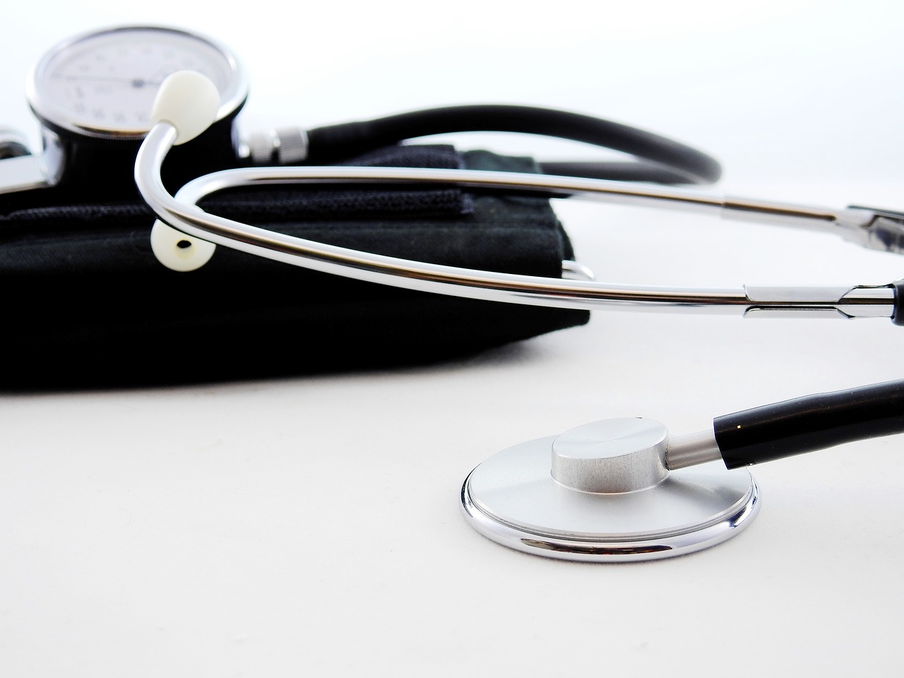 CC-0. https://pixabay.com/photos/blood-pressure-stethoscope-medical-1584223/