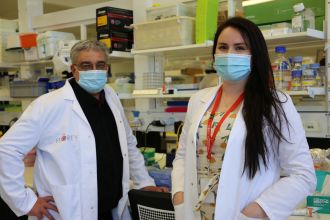 Florey researchers Professor Kevin Barnham and Ms Leah Beauchamp_1