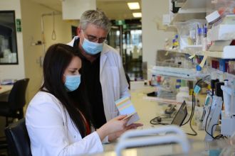Florey researchers Professor Kevin Barnham and Ms Leah Beauchamp_2