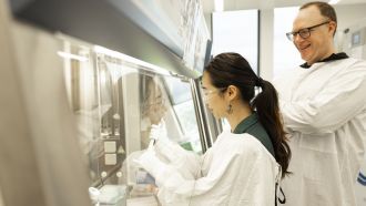 Professor Greg Neely and Tian Du in the lab