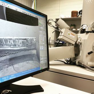 Electron microscope scanner 