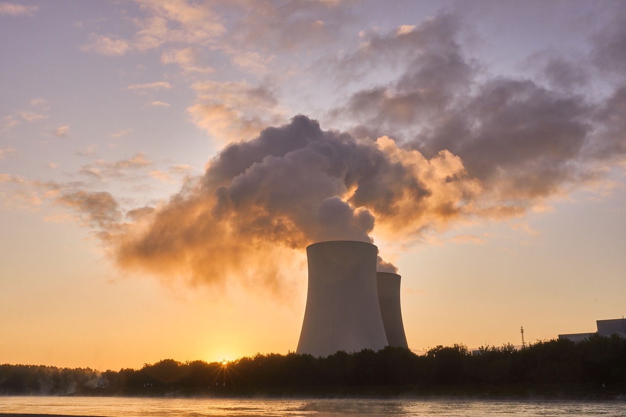 CC-0. https://pixabay.com/photos/nuclear-power-plant-rhine-flow-4535760/