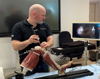 synthetic knee in action 