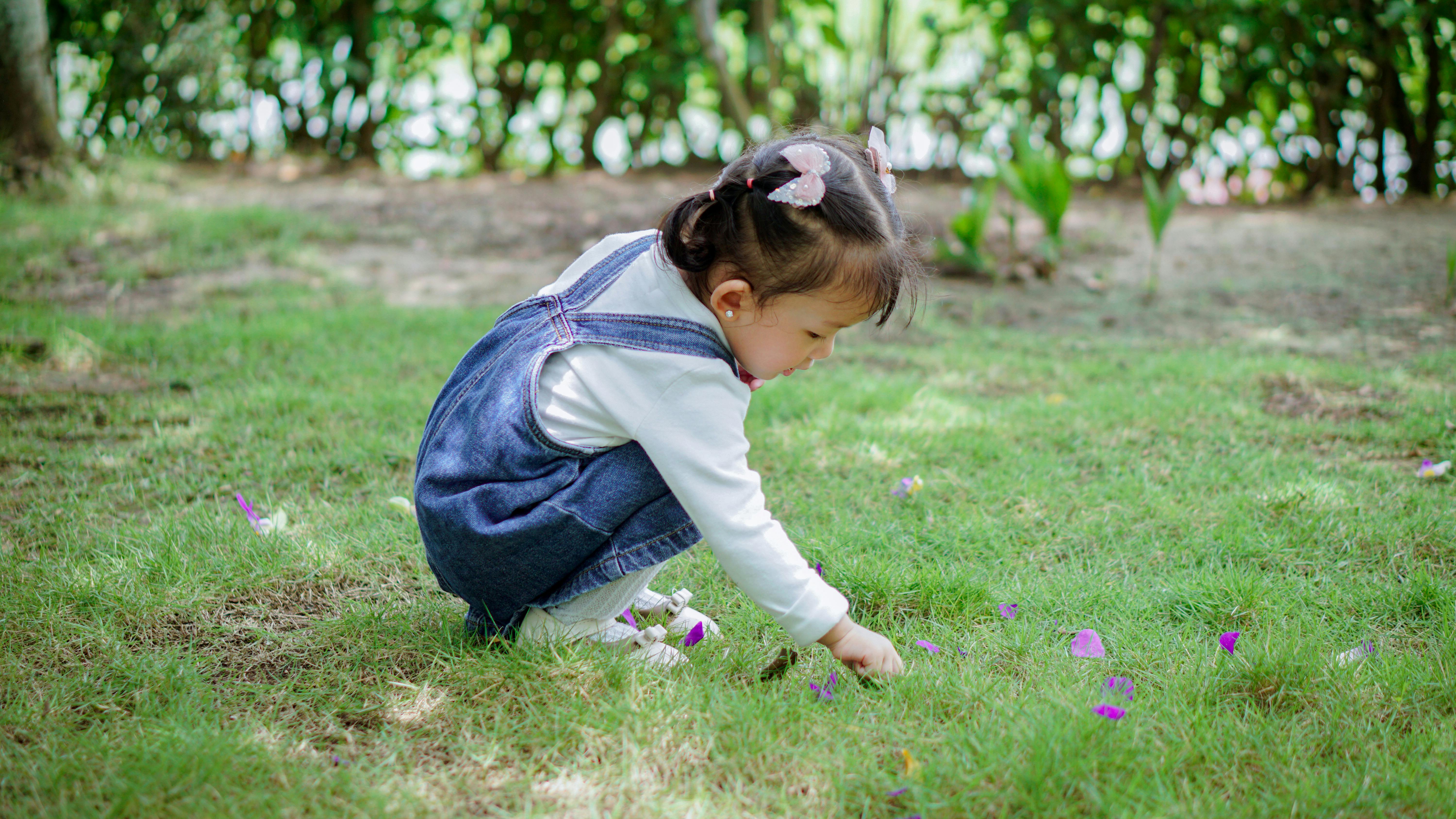 CC-0. https://www.pexels.com/photo/a-little-girl-playing-outside-19232881/
