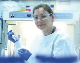 UniSC Dr Joanne Macdonald in lab