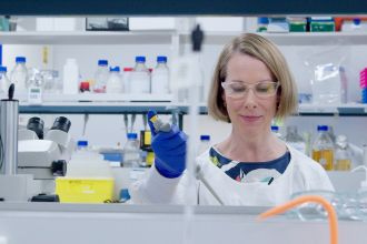 Dr Kate Mounsey in the lab at UniSC