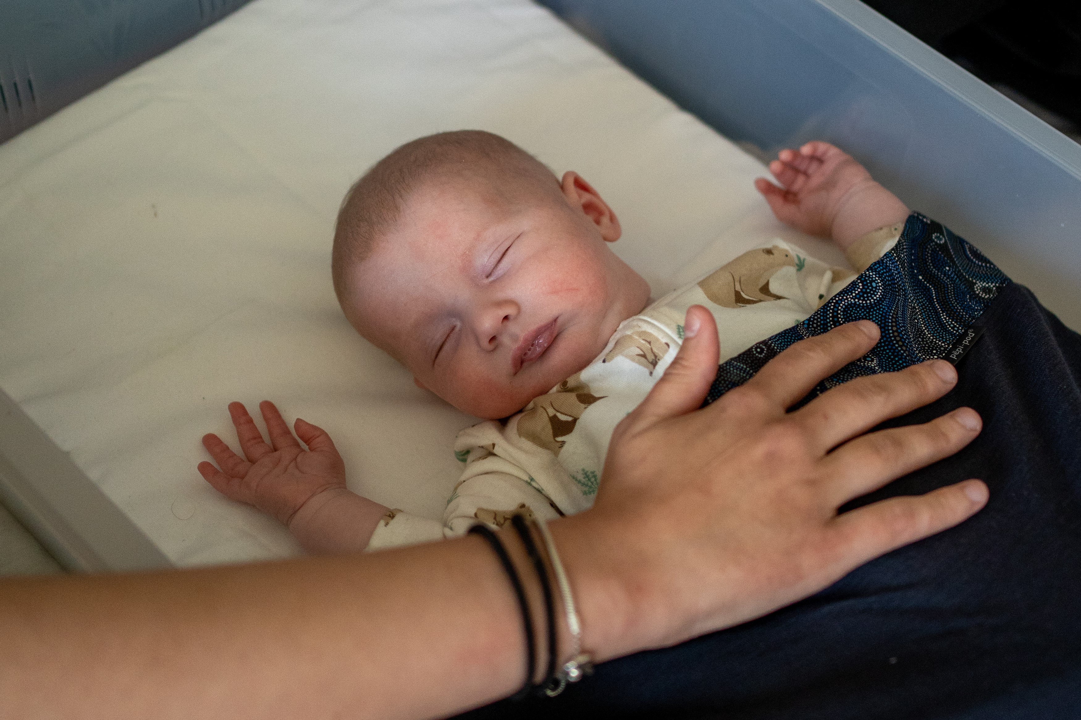 Baby sleeping in Pēpi-PodⓇ 