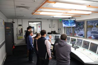 Bringing the reactor to criticality