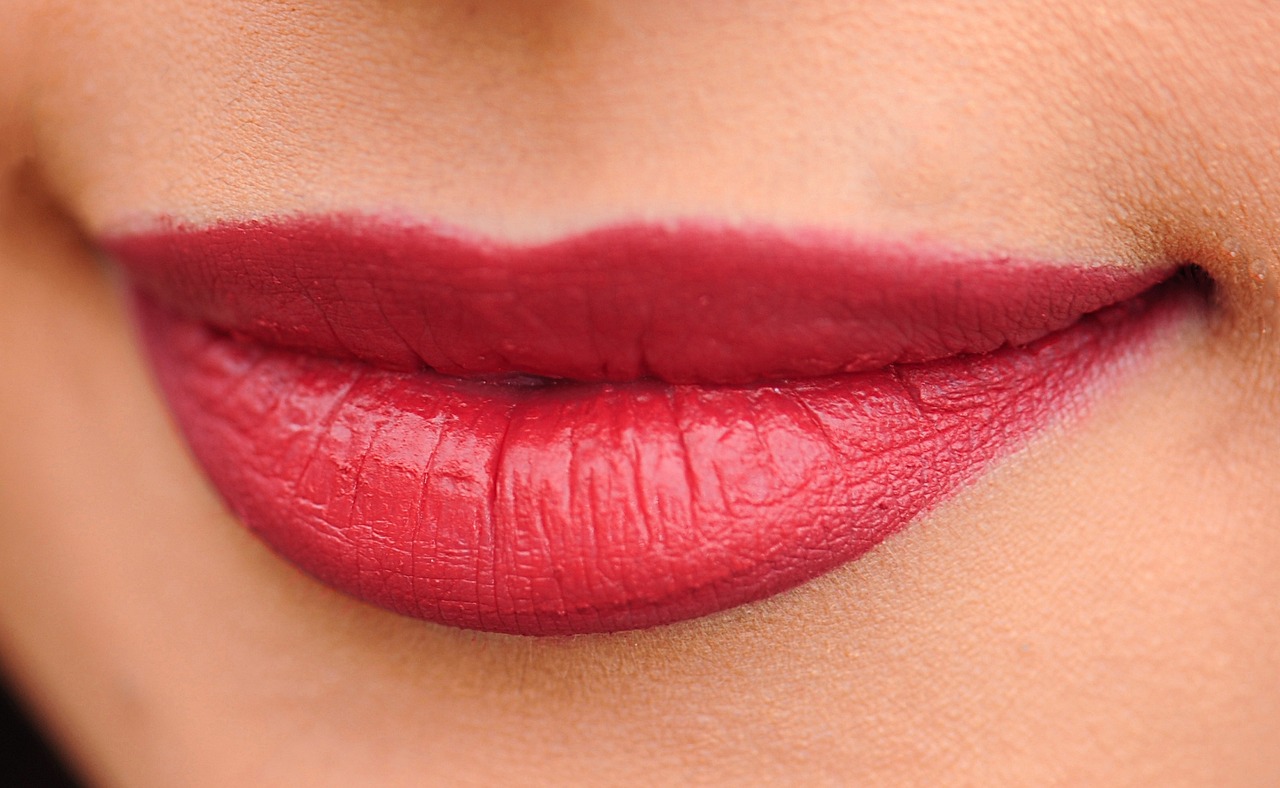 CC-0. https://pixabay.com/photos/lips-red-woman-girl-makeup-1690875/