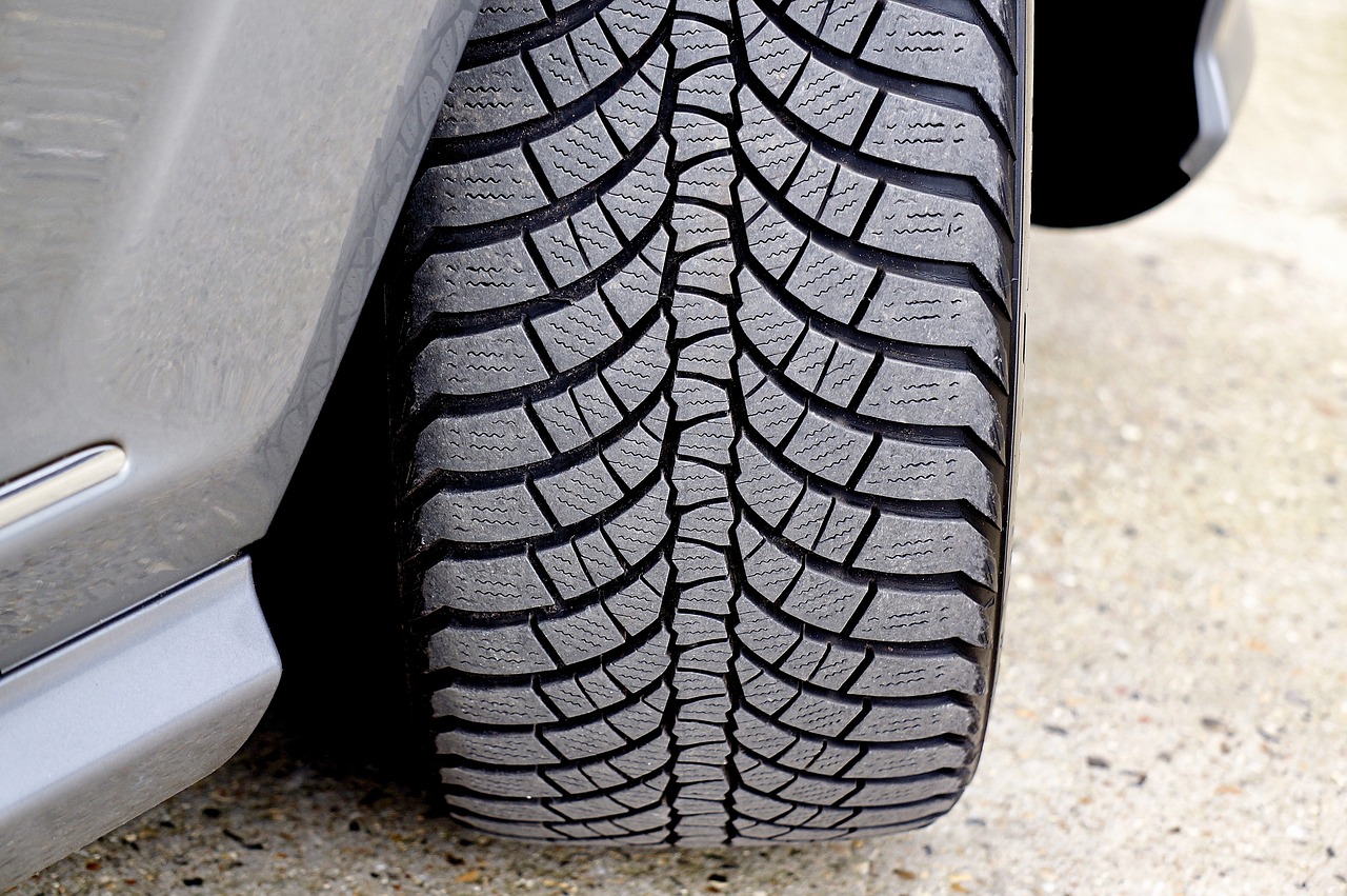 CC-0. https://pixabay.com/photos/car-tire-wheel-tread-pattern-3376088/
