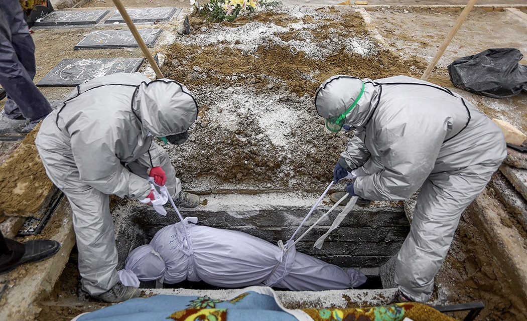 Temporary_graves_in_Iran_during_COVID-19_pandemic_1 By Fars News Agency, CC BY 4.0