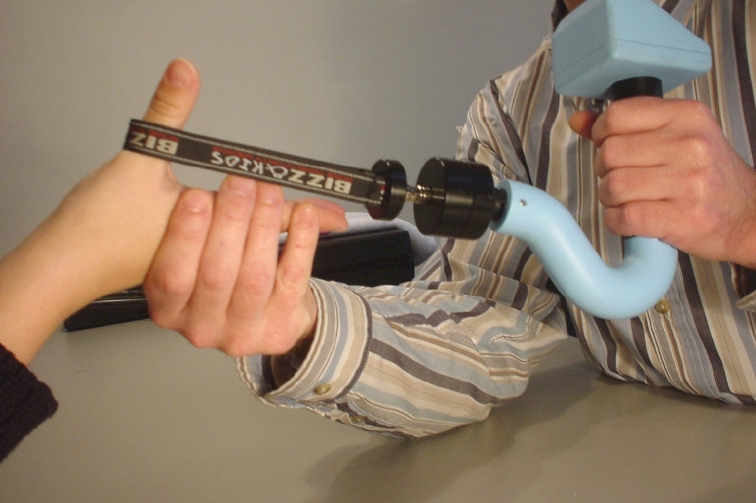 Hand strength measurement with the Rotterdam Intrinsic Hand Myometer (RIHM). In this measurement, the strength of the muscles involved palmar abduction of the thumb are measured Credit: https://commons.wikimedia.org/wiki/File:Rotterdam_Intrinsic_Hand_Myometer_(RIHM)_palmar_abduction_measurement.jpg