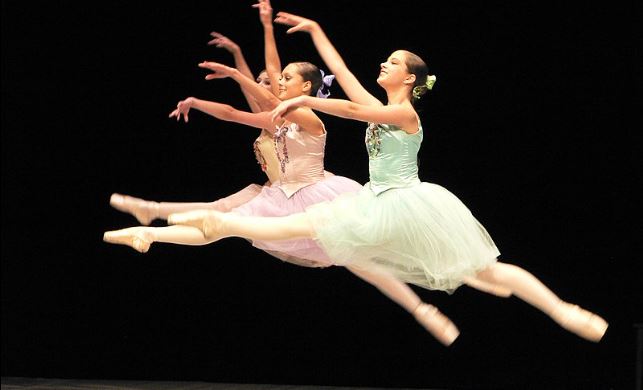 Grandjete By jeff medaugh from denver, US - "In Old Vienna" leaps, CC BY-SA 2.0