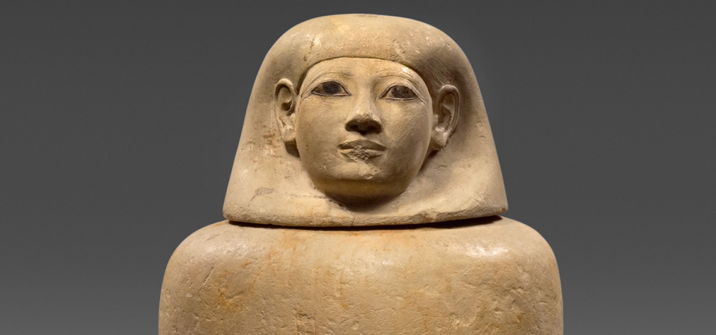 Limestone Canopic Jar of the Egyptian lady Senetnay (c. 1450 BCE); Museum August Kestner, Hannover (Inv.-No. 1935.200.1018). Credit: Museum August Kestner, Hannover; Photo: Christian Tepper.