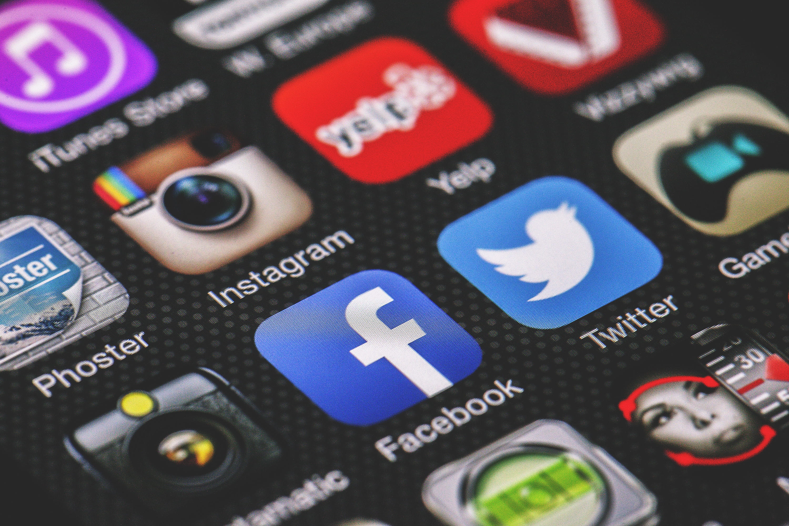 CC-0. https://www.pickpik.com/facebook-twitter-instagram-apps-icons-technology-77348 CC-0. https://www.pickpik.com/facebook-twitter-instagram-apps-icons-technology-77348