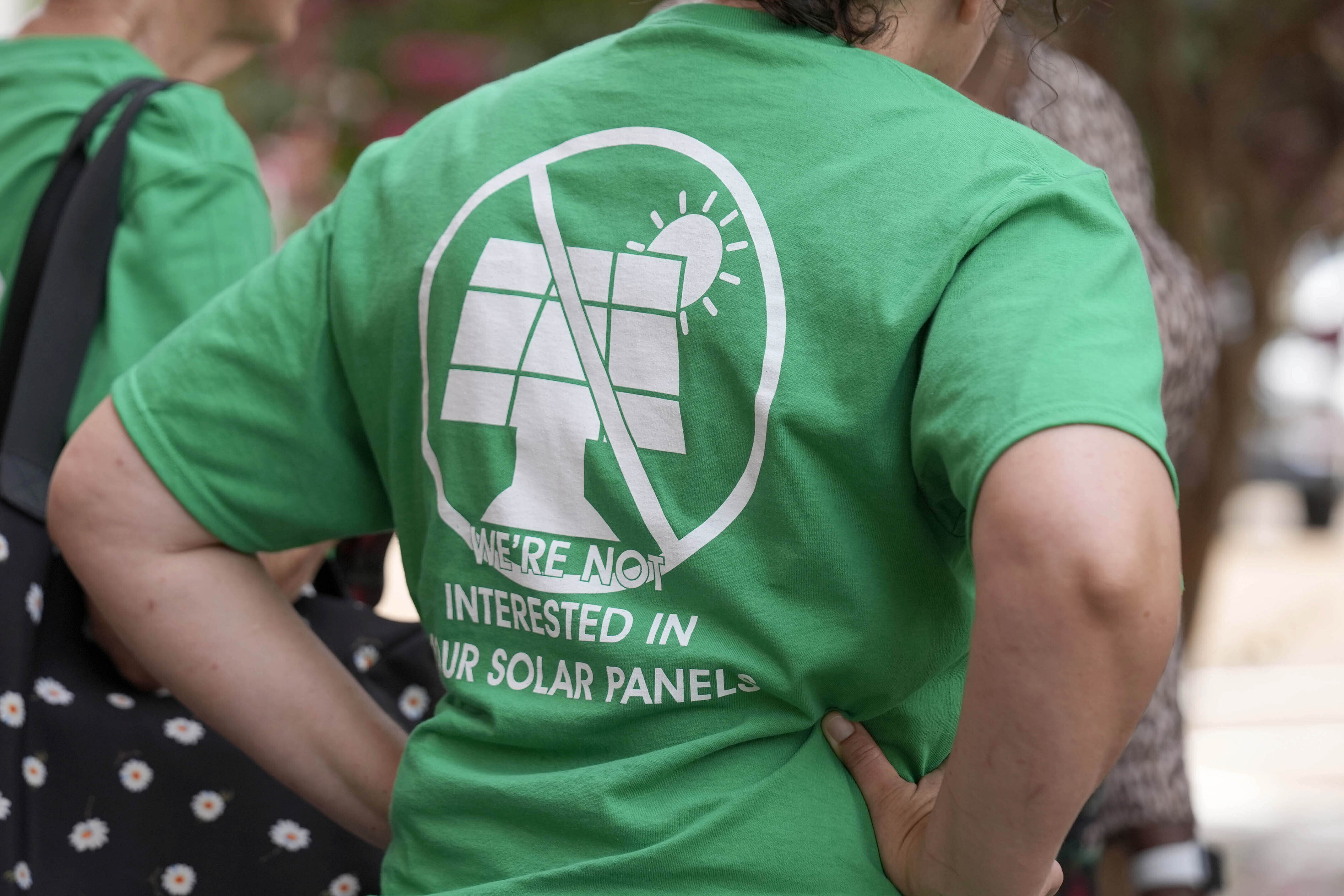 A community group in the United States expressed their opposition to the establishment of a solar energy project in their community. Image: Rogelio V. Solis, Associated Press.