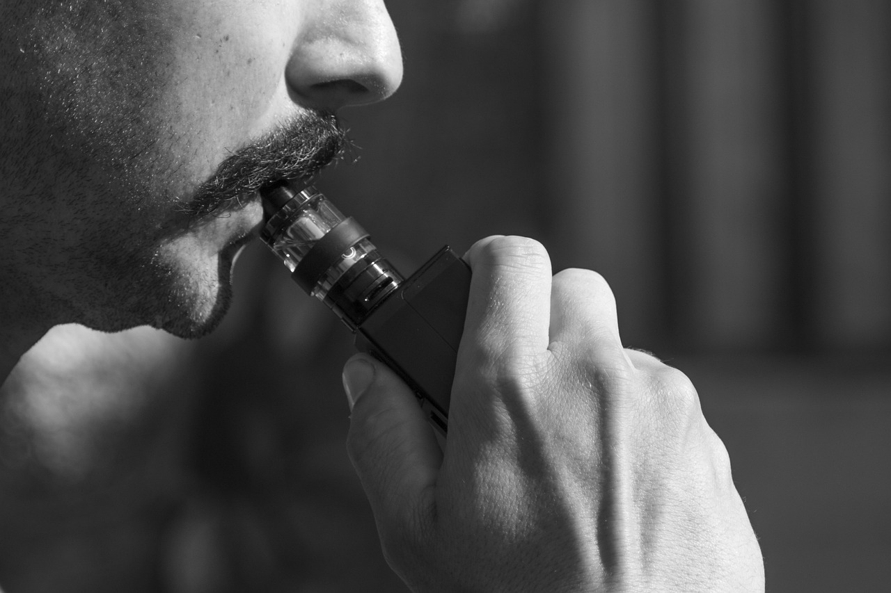 CC-0. https://pixabay.com/photos/vaping-vape-e-cigarette-e-vape-3576049/