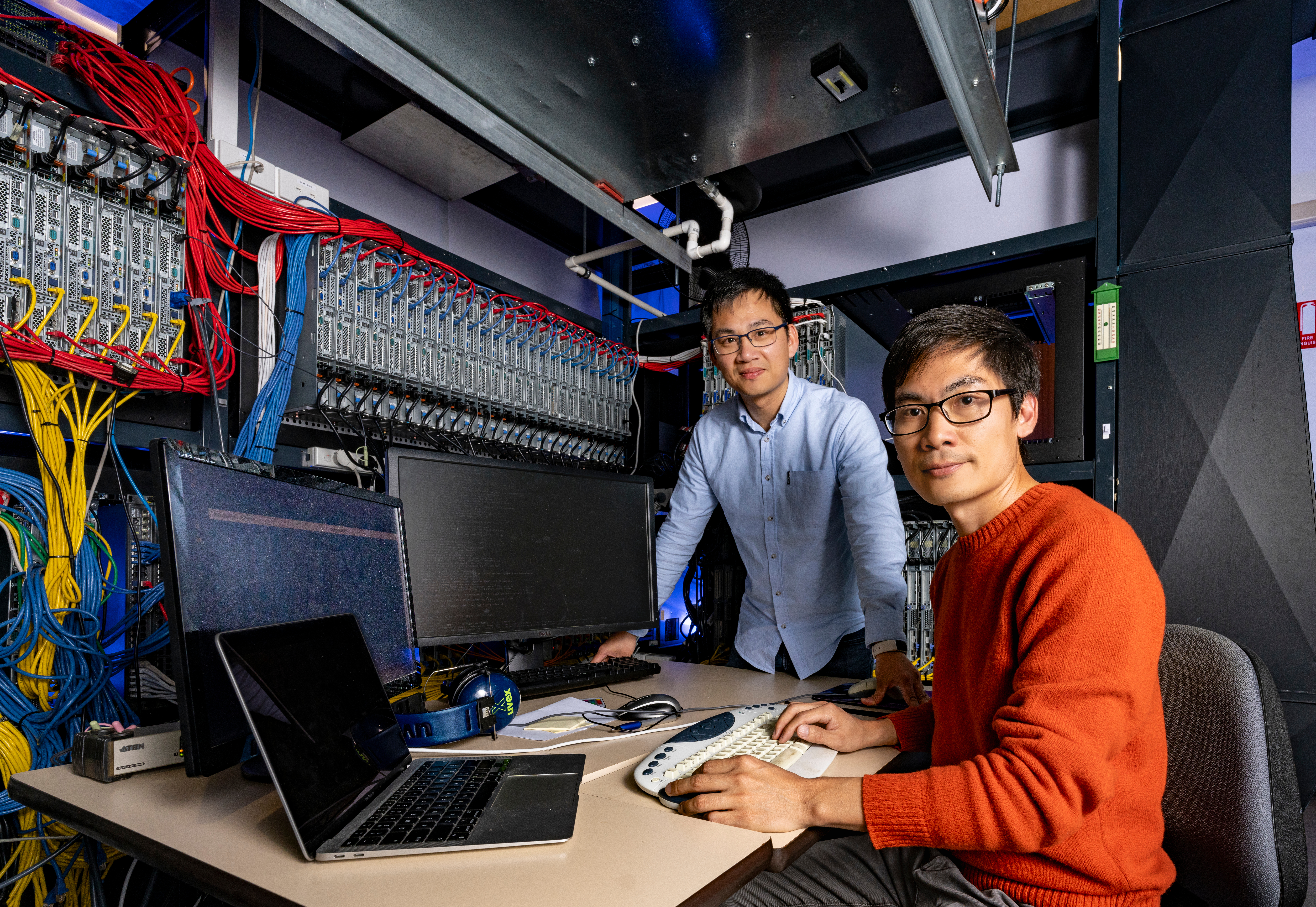 Jinyin Hu and Dr Thanh-Son Phạm. Photo: Jamie Kidston/ANU
