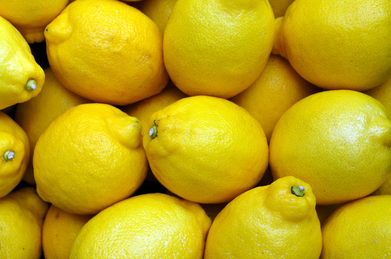 CC-0. https://pixabay.com/photos/lemons-fruits-food-fresh-healthy-2039830/