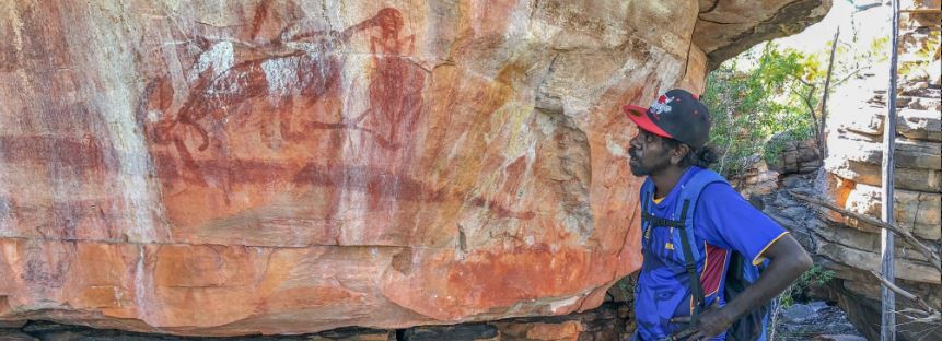 Desmond Lindsay viewing mantid spirit rock art motif on the Wilton River Mimal Land Management Aboriginal Corporation (MLMAC).