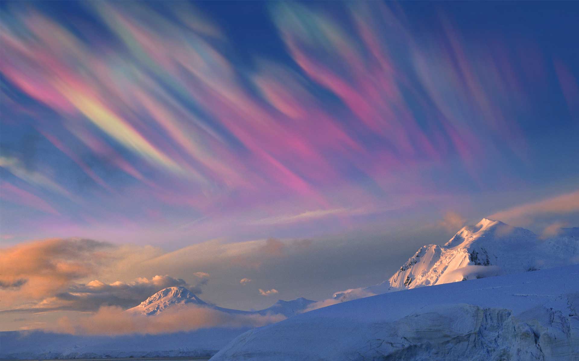 Polar stratospheric clouds, also called nacreous or mother-of-pearl clouds, are not normally visible to the naked eye. Photo: Getty Images/ Cavan Images/Per-Andre Hoffmann