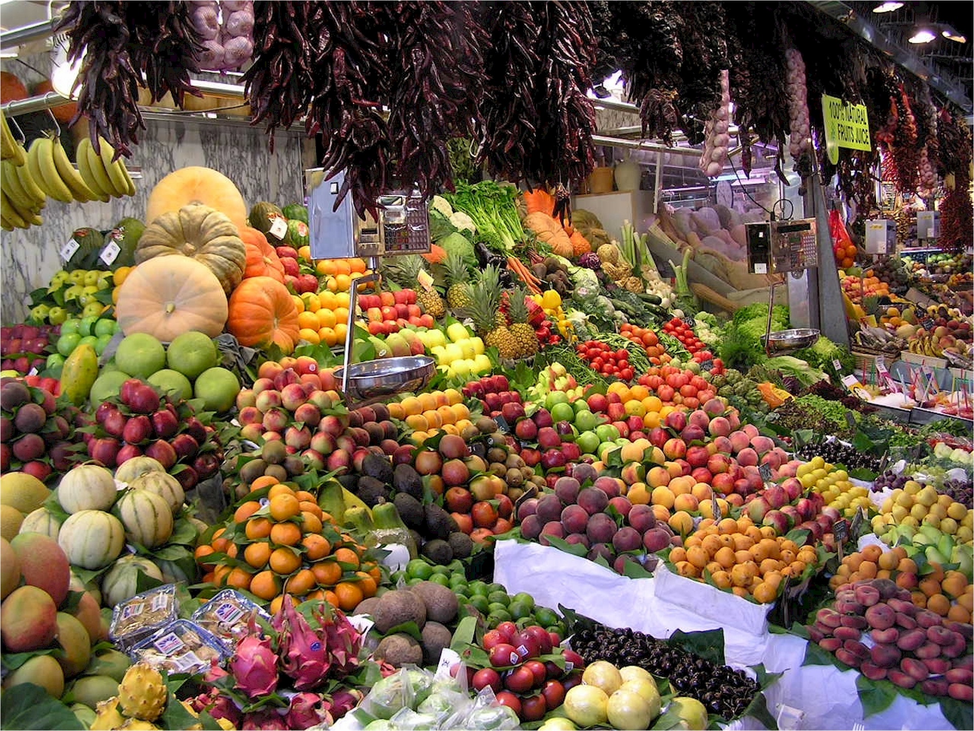 CC-0 - Jean Beaufort at https://www.publicdomainpictures.net/en/view-image.php?image=173838&picture=farmers-market-fruit-and-vegetables
